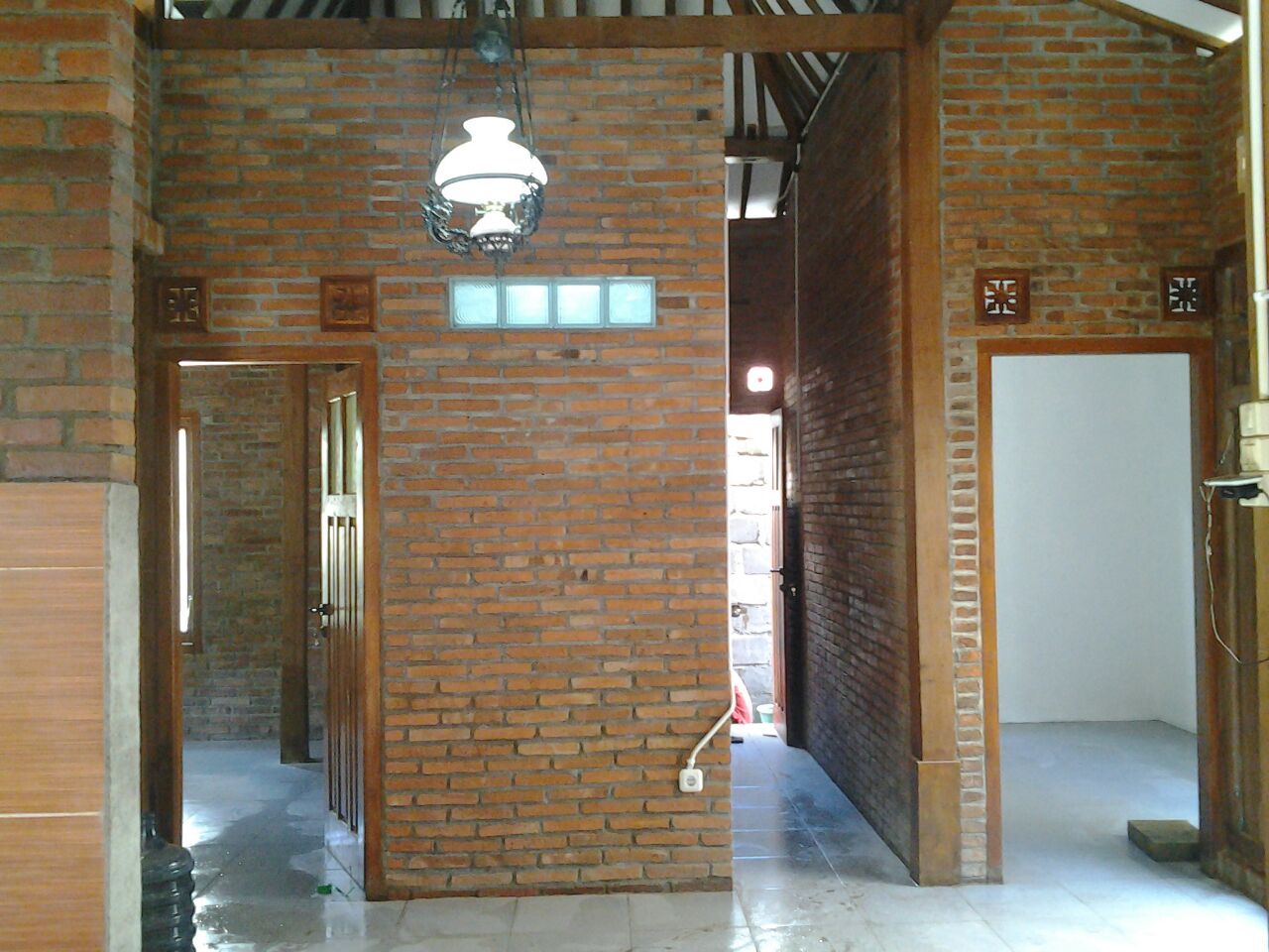 Desain Ruang Tamu Rumah Limasan | Wallpaper Dinding