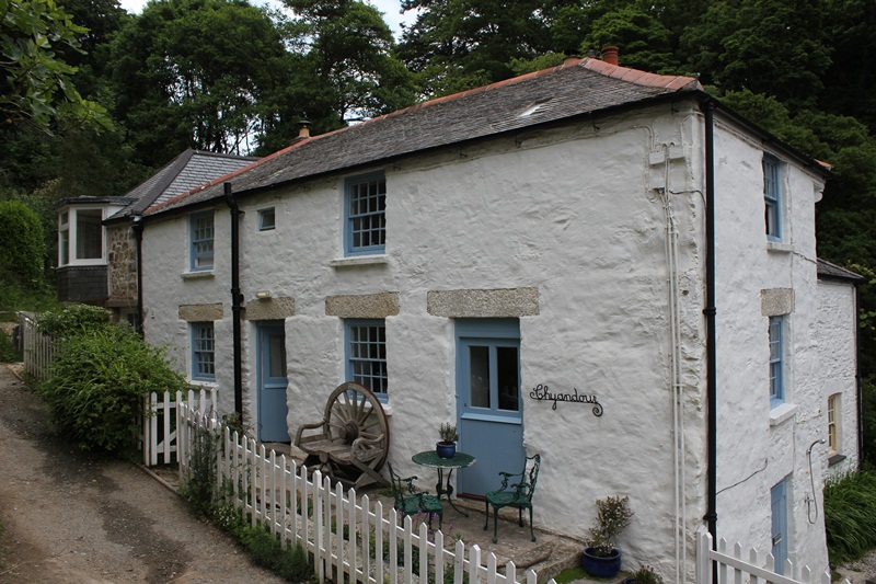 Holidays with Henry Cornwall Holiday Glendurgan Gardens.
