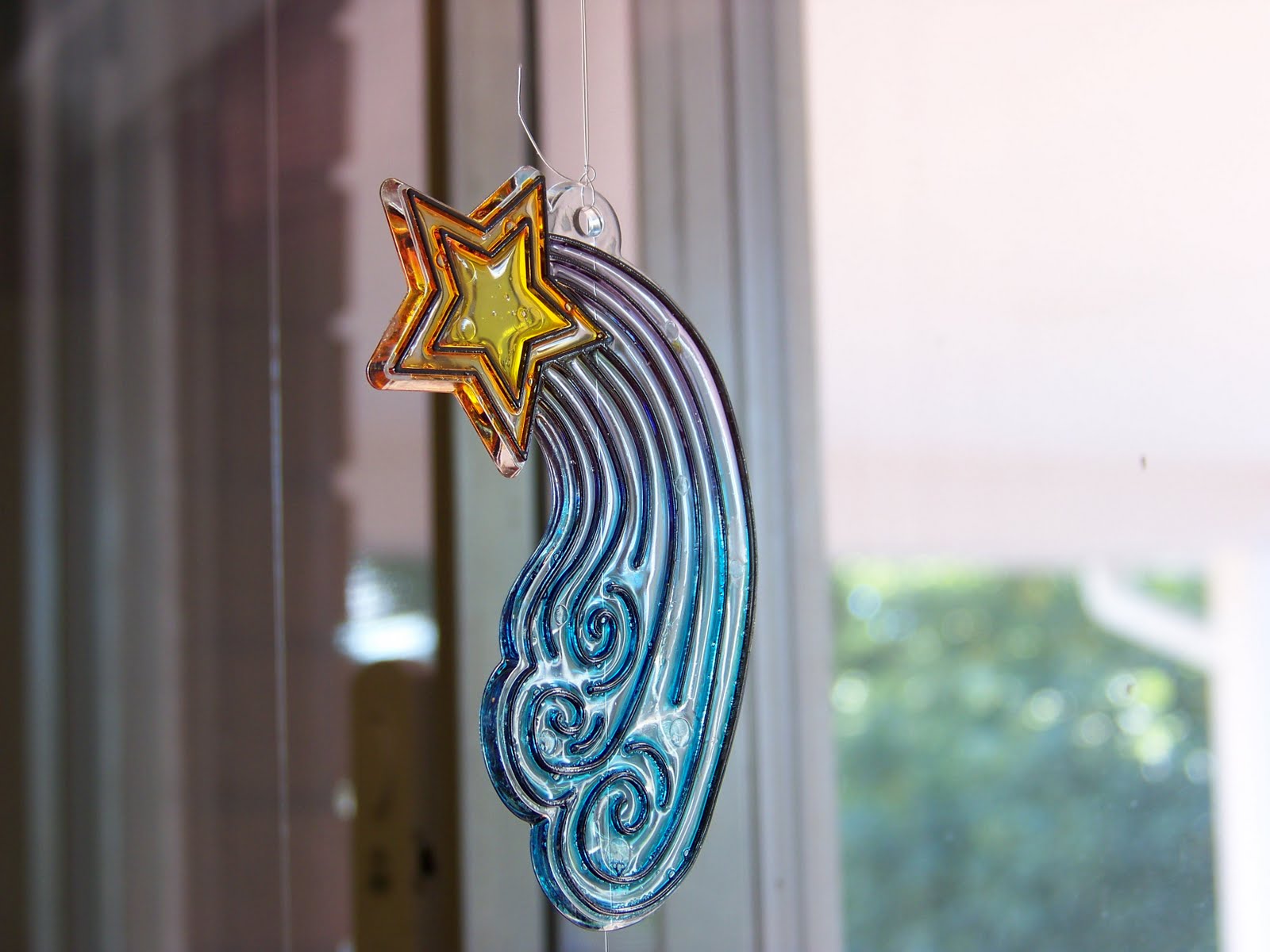 Ritzy Things Make your own SunCatcher Paint.