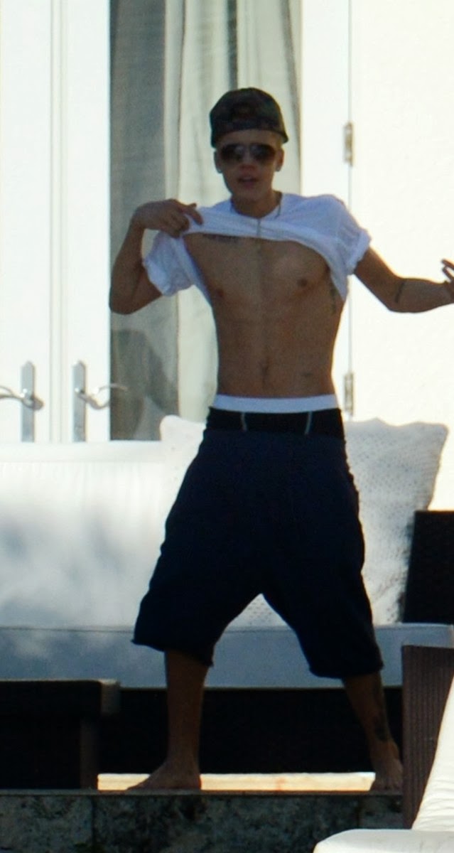 Celeb Saggers: Old Justin Bieber Shirtless Sagging Pics