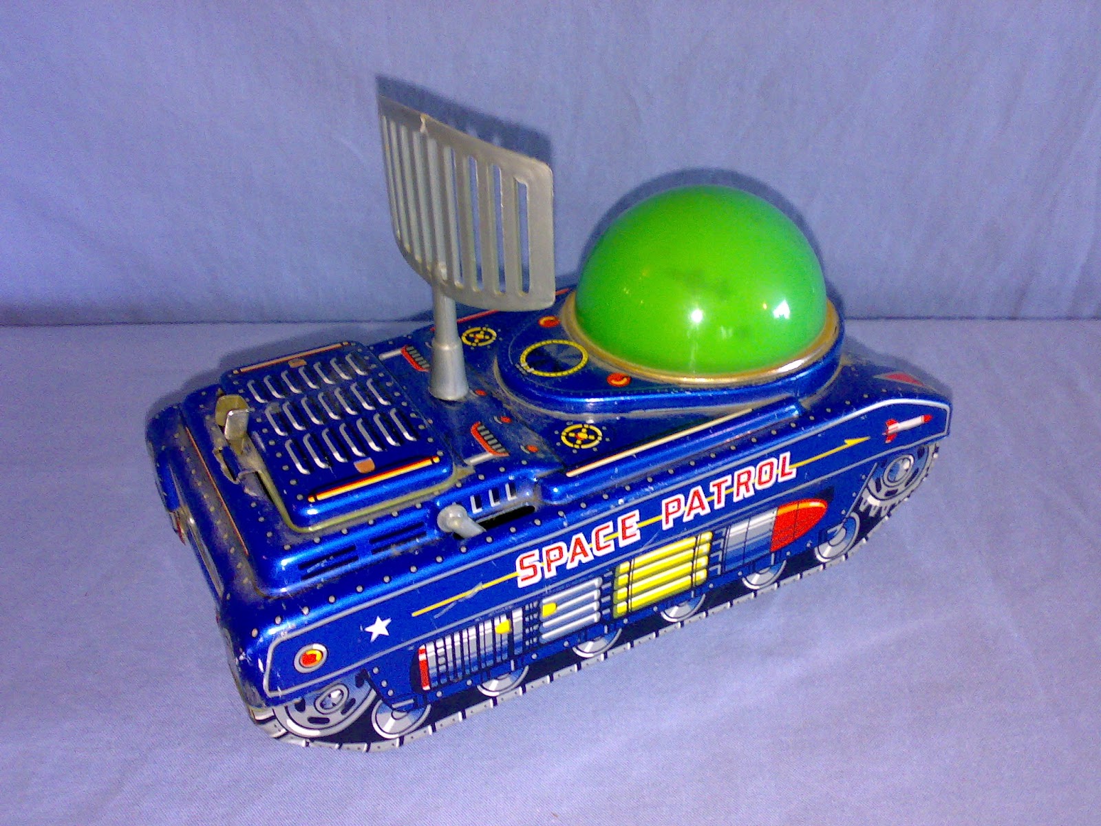 TOM's TECH TOYS MODERN TOYS JAPAN