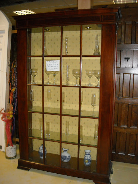 DÓRIKO MOBILIARIO: Exposición Vitrinas