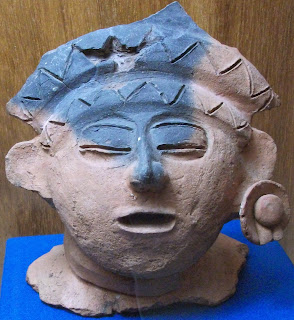 Głowa ze śladami błękitu. Muzeum Archeologiczne Comitan, Meksyk