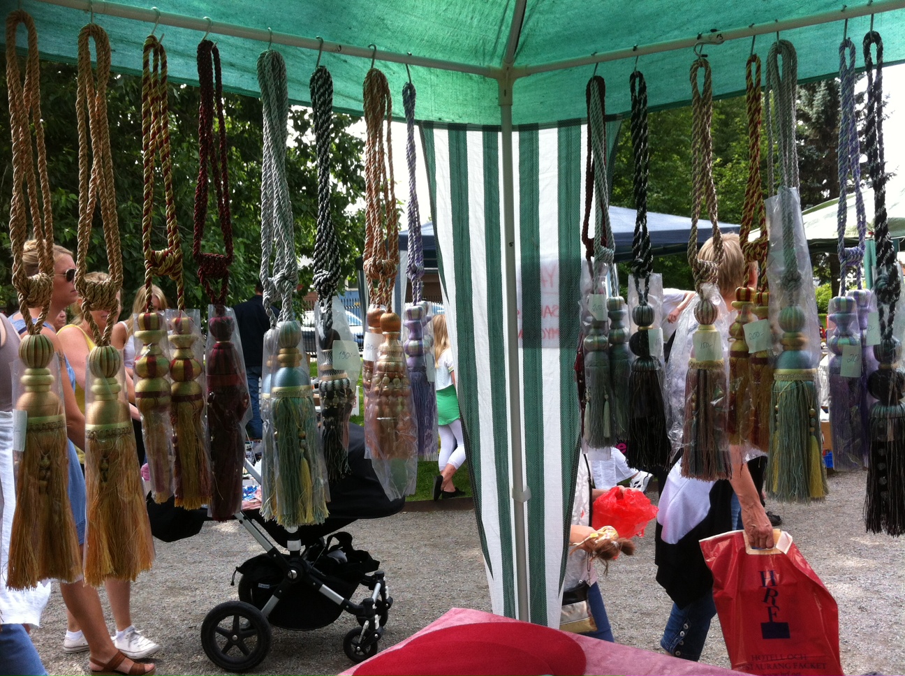 VardagsGlitter Loppis i Badhusparken, Piteå.