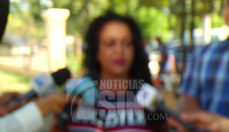 Video: Tres estudiantes violan a una compañera en Santiago Video: Tres estudiantes violan a una compañera en Santiago
