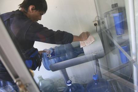 Bahaya Mengkonsumsi Air Isi Ulang yang dapat Membahayakan Kesehatan