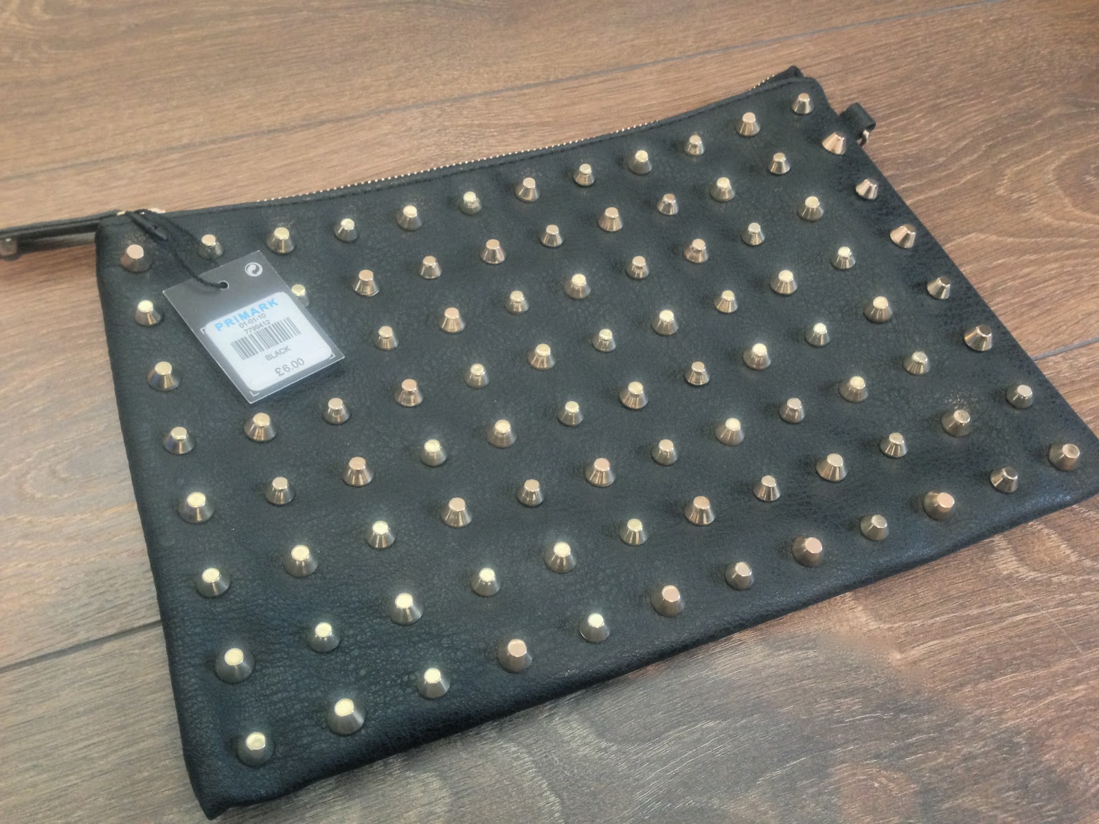 Midnight Frozen Yogurt Studs Primark studded clutch