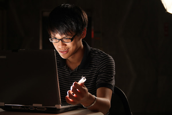 參加 CTF 必須熟習網路技術、作業系統、硬體結構、演算法語資料結構,同時也要有高超的程式撰寫能力,賀大新攝影 參加 CTF 必須熟習網路技術、作業系統、硬體結構、演算法語資料結構,同時也要有高超的程式撰寫能力,賀大新攝影