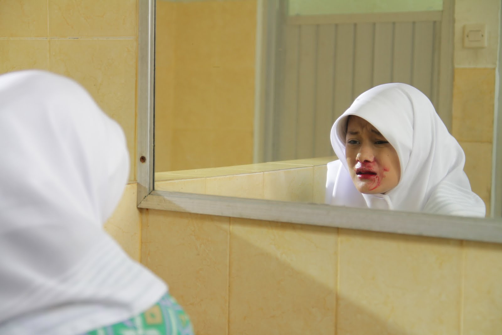 Harris Nizam lirik lagu dari OST Film Surat Kecil Untuk