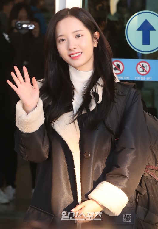 정법촬영.. 인천공항 출국하는 우주소녀 보나.jpg | 인스티즈
