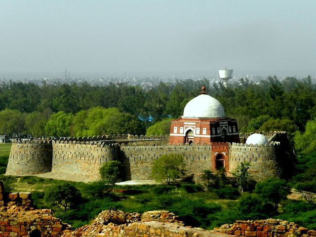  Nothing summarizes this 1 time mighty fort equally Kipling Things to create inward India: Tughlaqabad Fort: Tourist Places inward India