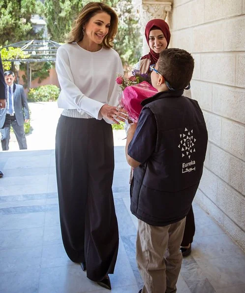 Queen Rania visited Eureka Tech Academy on Wednesday and met with academicians and students. Queen Rania style blouse