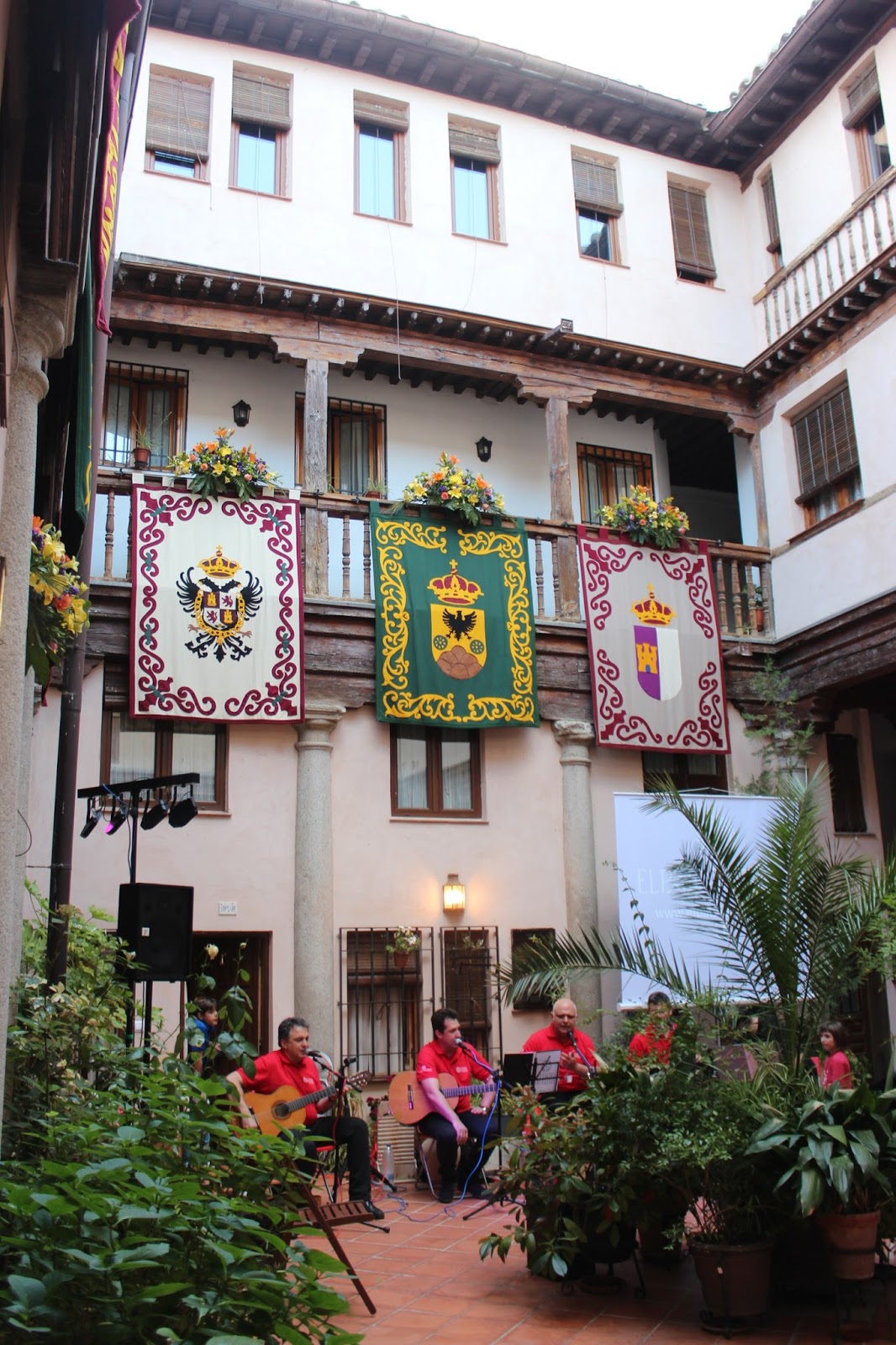 Patios de Toledo Ando y Reando