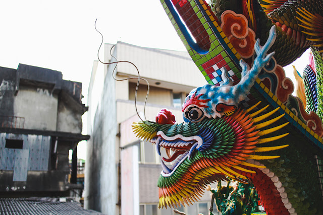 things to do in Taipei | explore the many temples in the city, decorated with colorful dragons things to do in Taipei | explore the many temples in the city, decorated with colorful dragons