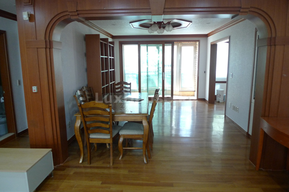 Seoul Apartment A villa in Hannamdong, Yongsangu, Seoul, Korea