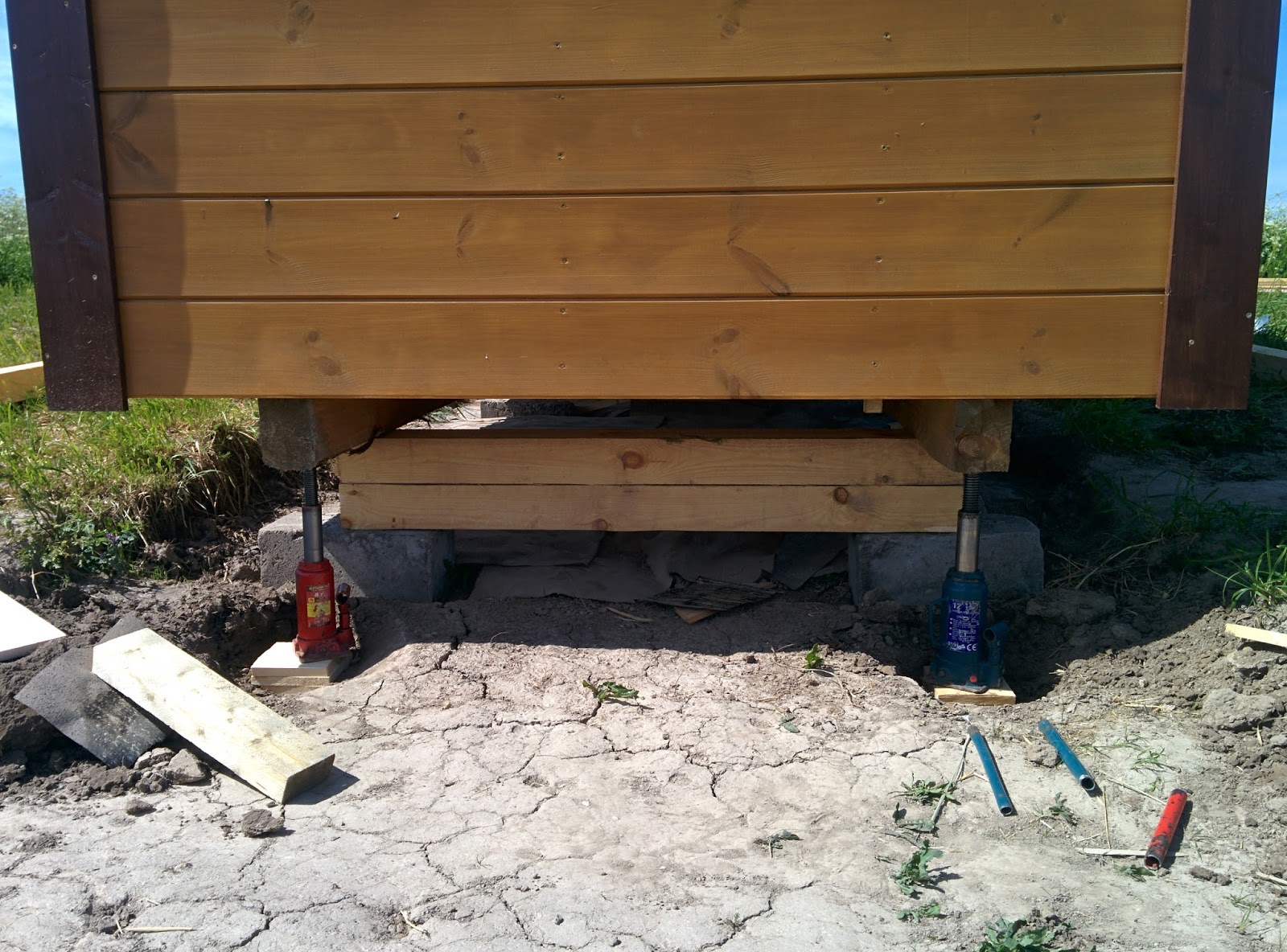 Бытовка на винтовых сваях под ключ