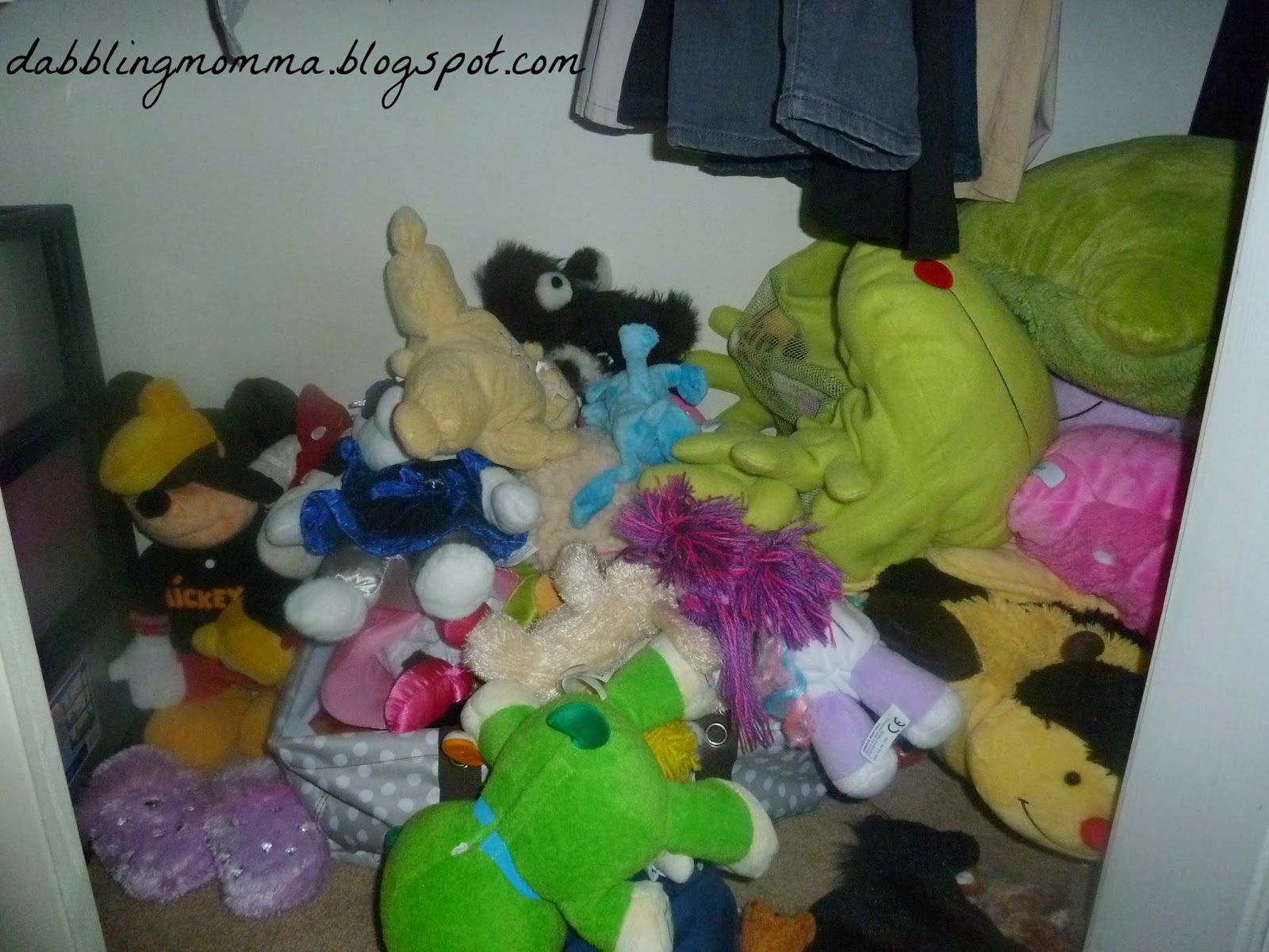 Dabblingmomma: Stuffed Animal Storage
