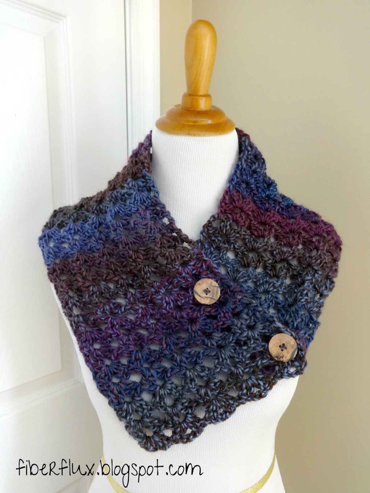 fiber-flux-free-crochet-pattern-estelle-button-cowl