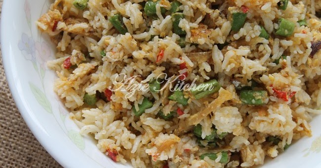 Nasi Goreng Ikan Bilis Kegemaran Saya  RESEPI NASI AYAM HAINAN PENYET