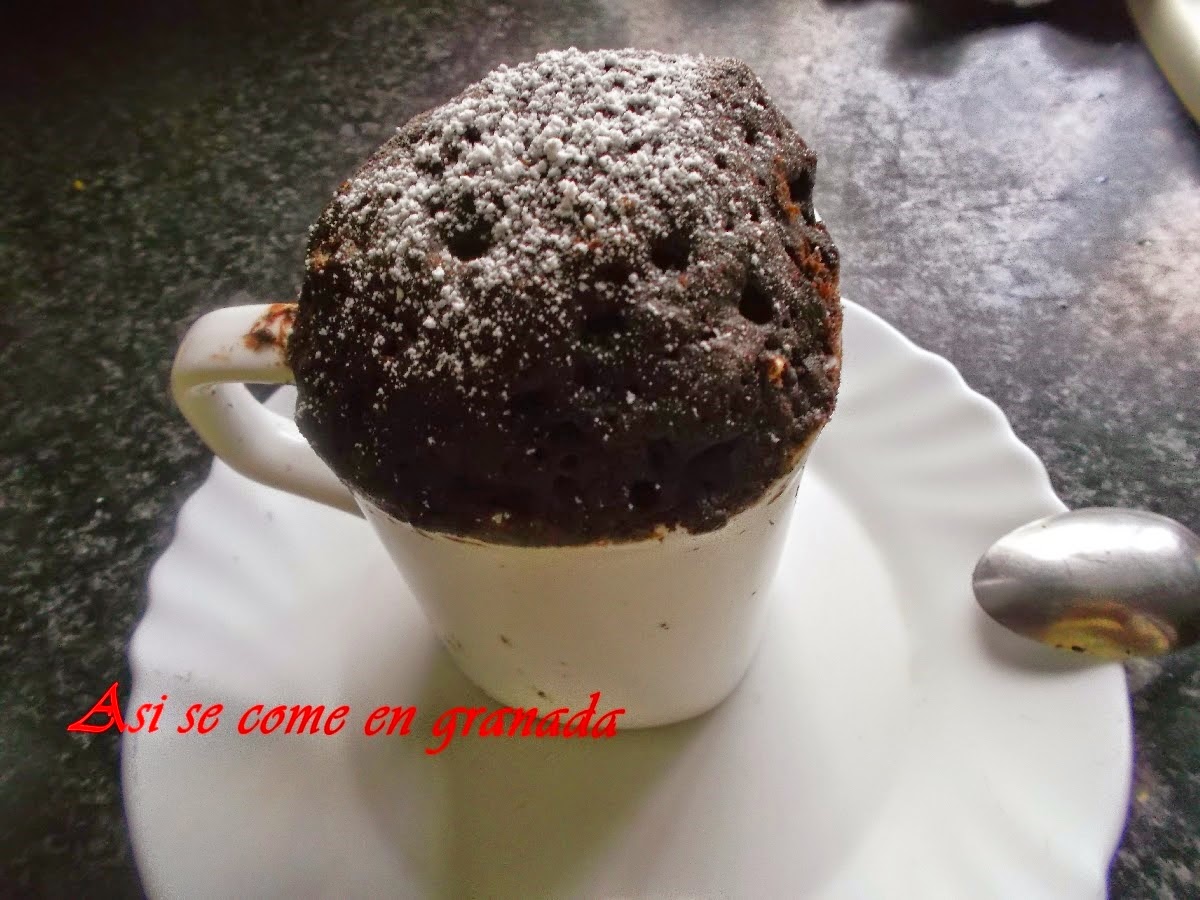 http://www.asisecomeengranada.com/2014/12/bizcocho-de-chocolate-la-taza.html