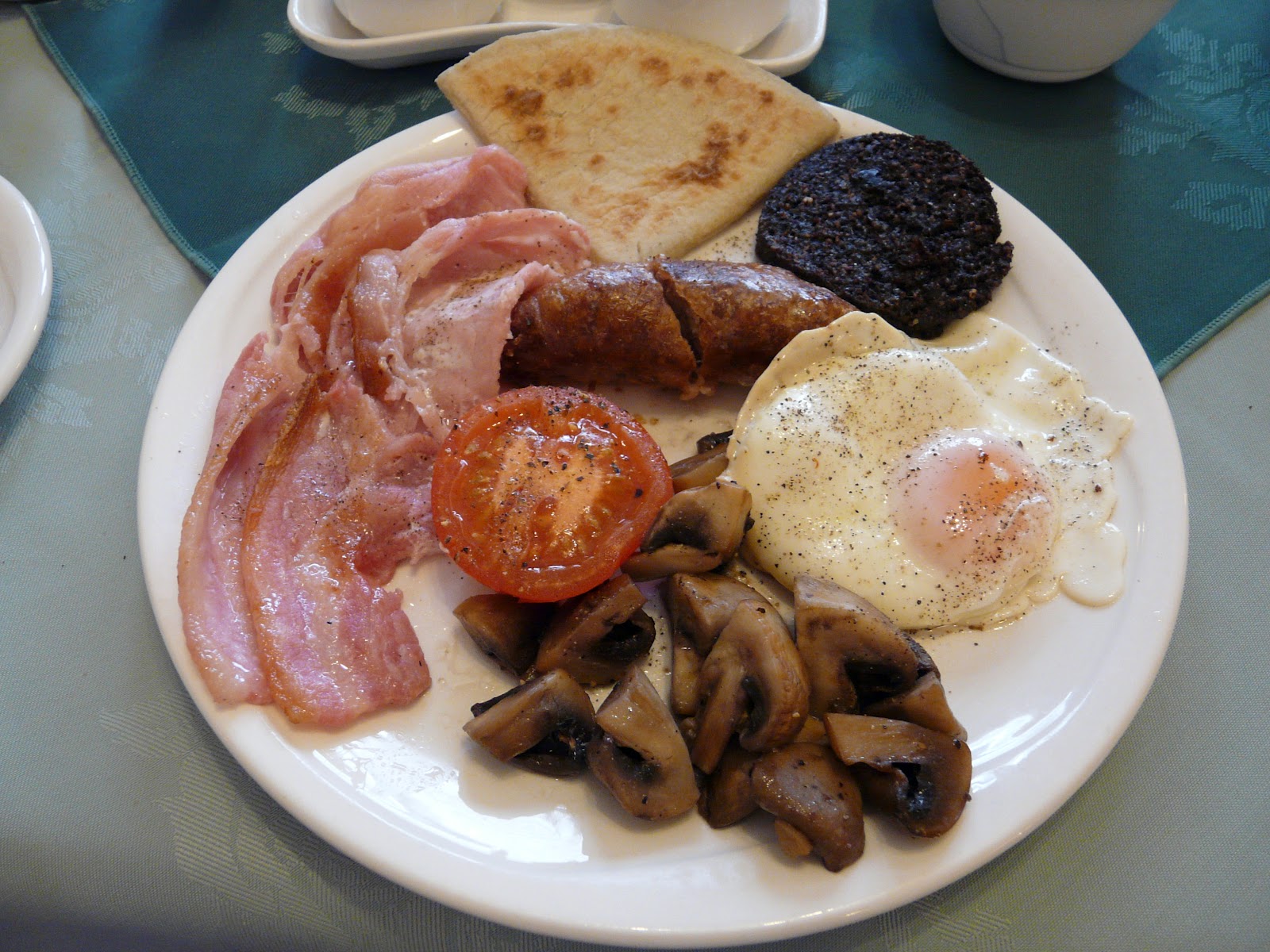 PawPrints in Pizza Sauce Full Scottish Breakfast Craigmore