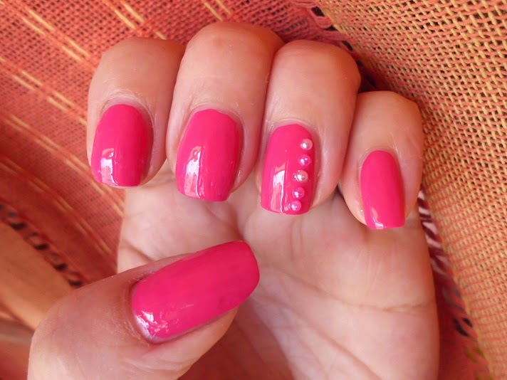 nails art rosa con perlitas