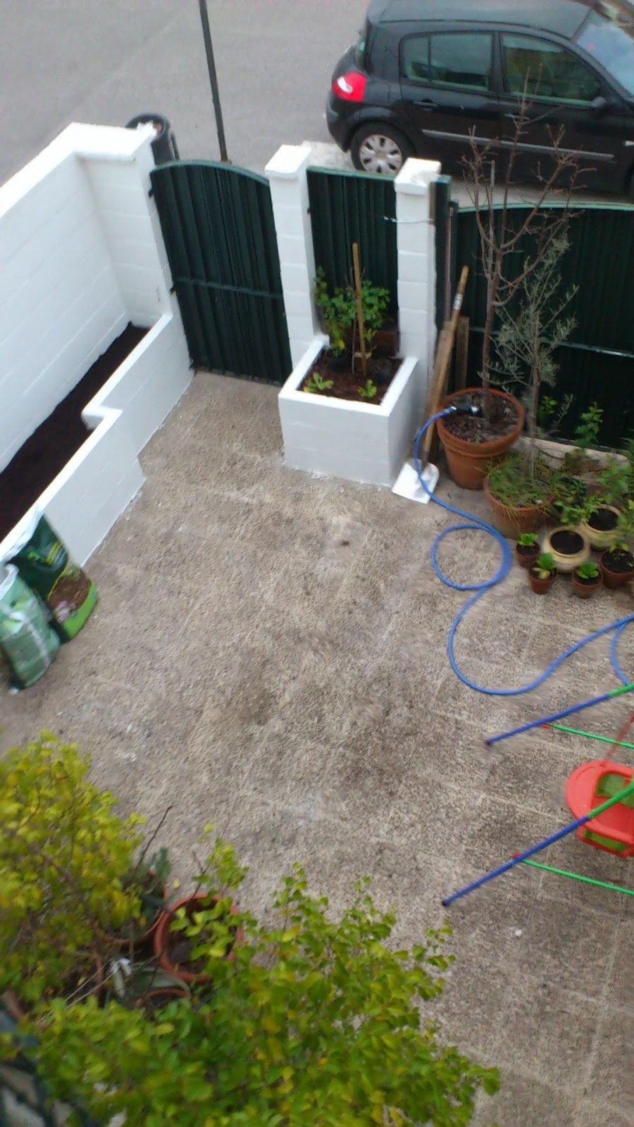 La terraza de Gerión: El patio delantero