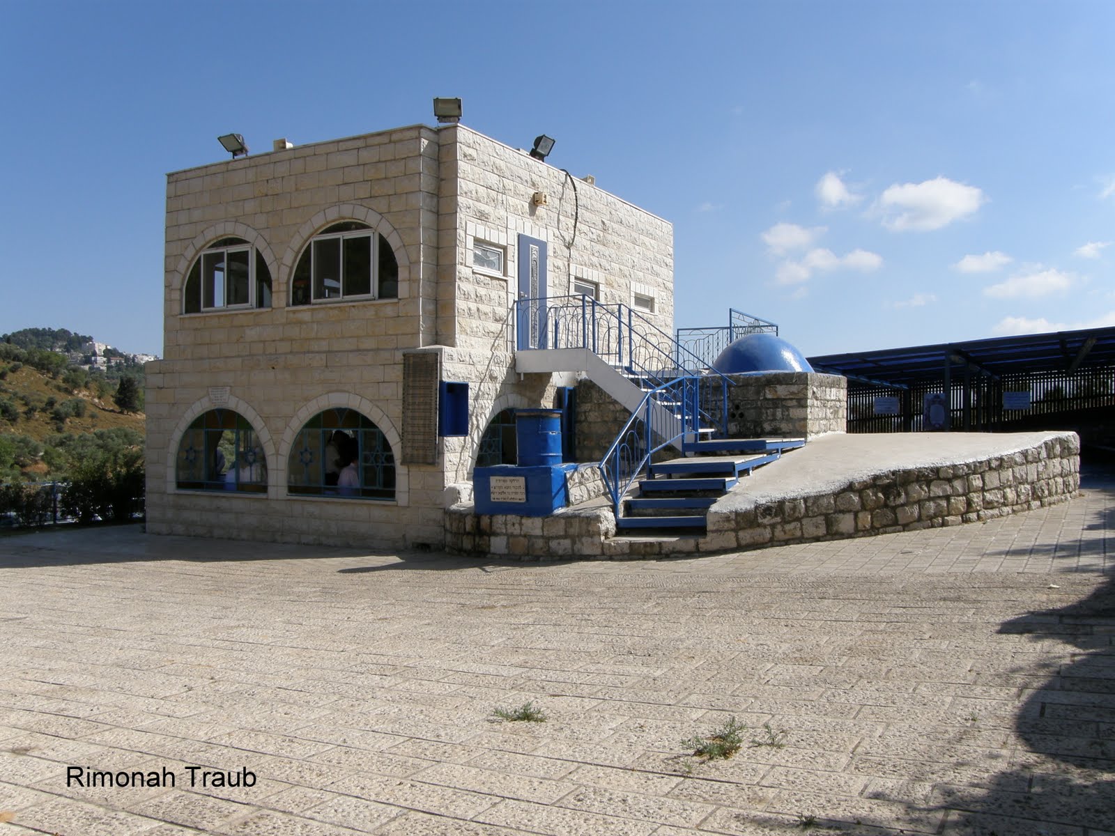 Let us tour Eretz Yisroel. The Tomb of Yehudah Bar Ilai©