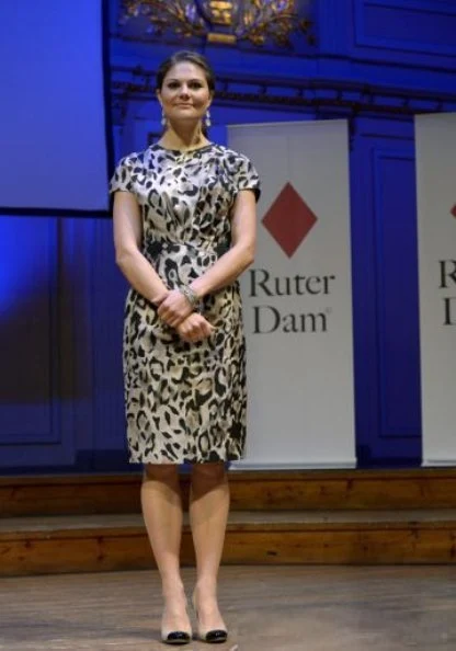 Crown Princess Victoria delivered the Ruter Dam Award at Musikaliska. Princess Victoria wearing her Chanel Calfskin Two-Tone Shoes
