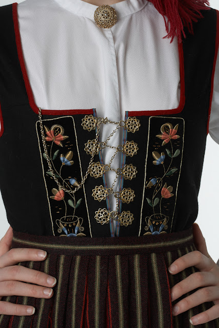 FolkCostume&Embroidery: Þjóðbúningurinn, National costumes of Iceland ...