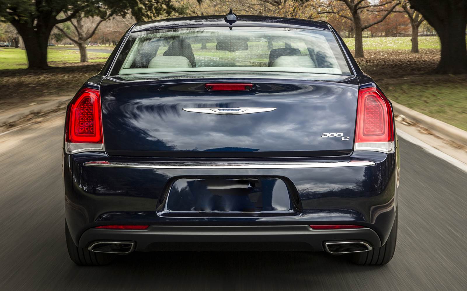 Chrysler 300C 2015 passa por reestilização, mas continua o mesmo