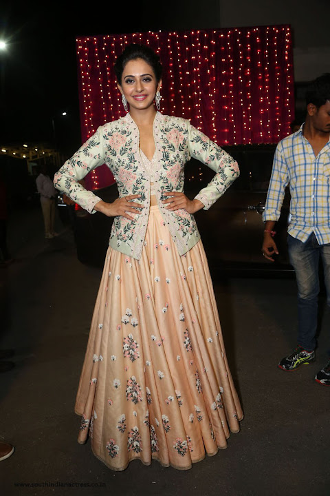 Rakul Preet Singh Stills At Zee Telugu Apsara Awards 2017