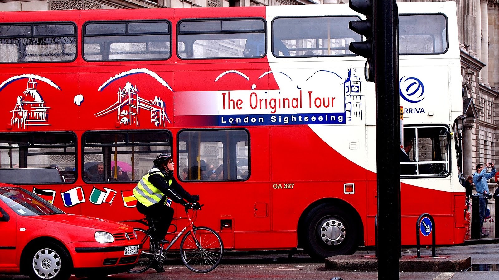 Двухэтажные автобусы казань расписание. Автобус Лондон. Даблдекер. Двухэтажный автобус в Лондоне. Двухэтажный автобус с открытым верхом.
