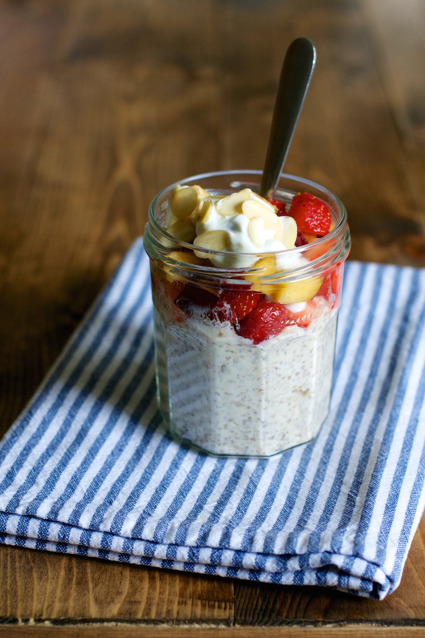 kitchen & aroma Quinoa pudding with greek yoghurt and strawberries