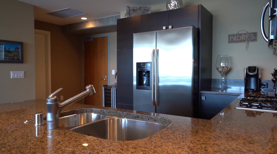 20 Interior Design Photos vs. 800 The Mark Ln #707, San Diego Luxury Condo Tour