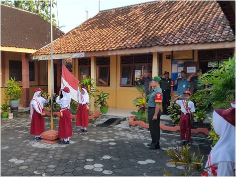 Babinsa Pantirejo Laksanakan Upacara Bendera Di SD N I Babinsa Pantirejo Laksanakan Upacara Bendera Di SD N I