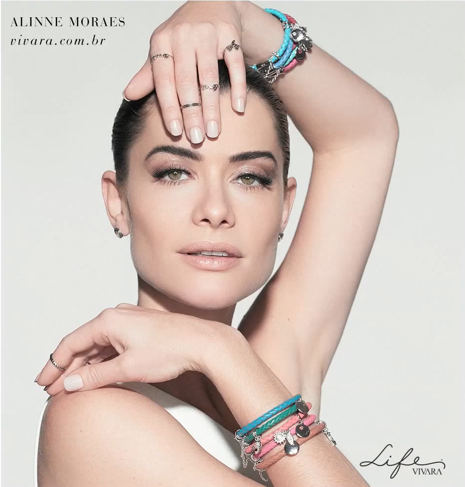 Alinne Moraes estrela a nova campanha da Vivara.