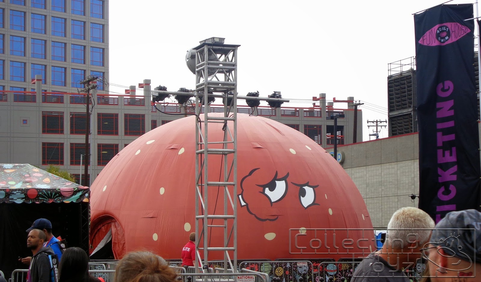 Collecting Toyz Adult Swim Fun House & Meatwad Full Dome Experience at