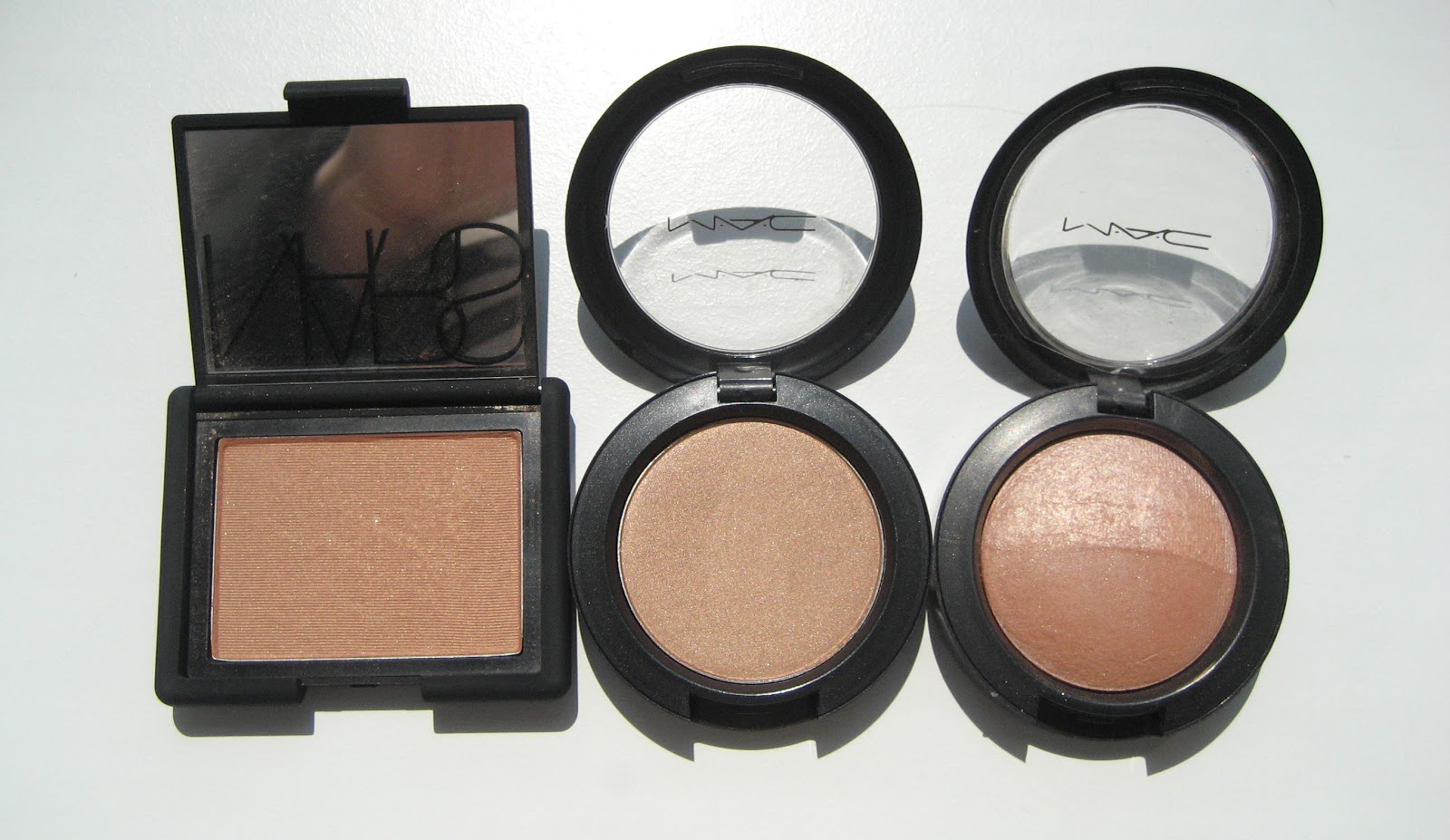 delicate hummingbird. MAC Trace Gold.