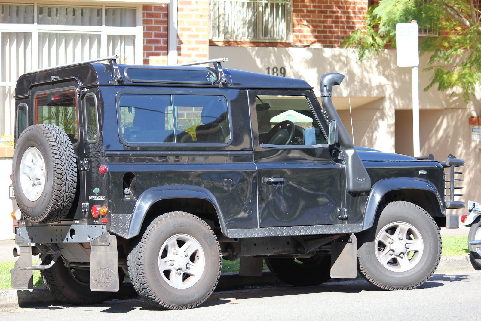 Aussie Old Parked Cars: 2011 Land Rover Defender SWB