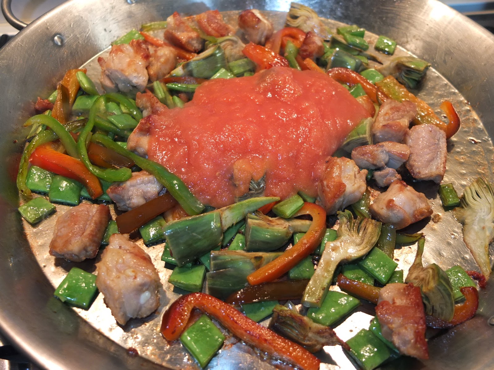 Cocinando con Lola García Paella de costillas y pimientos