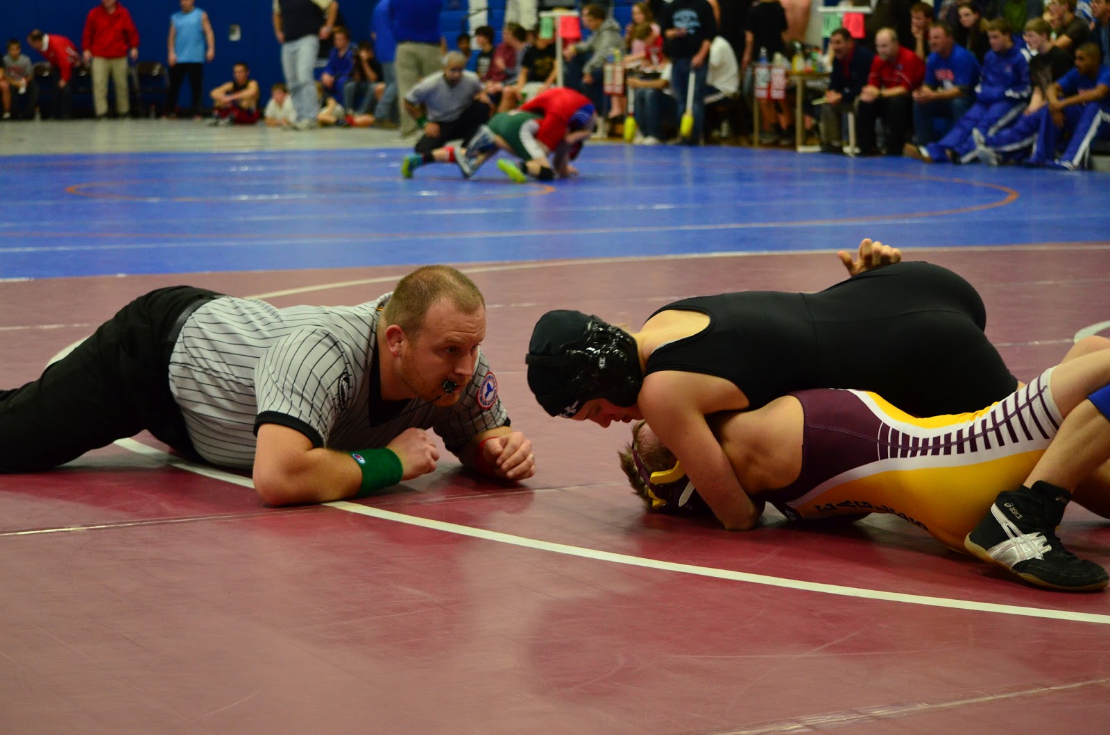 Men Wrestling Women Beatdown!
