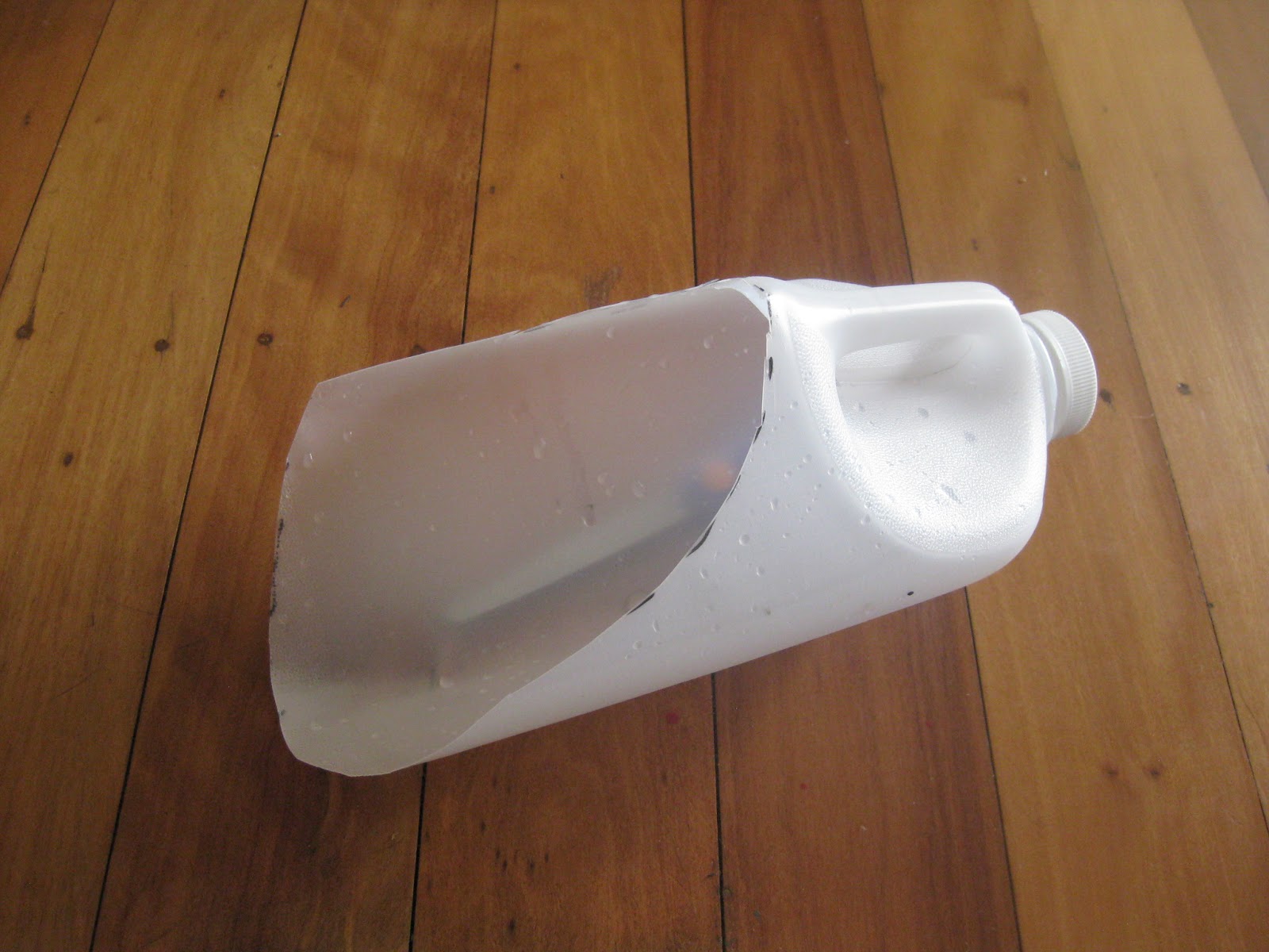 How to make a two litre milk bottle scoop!