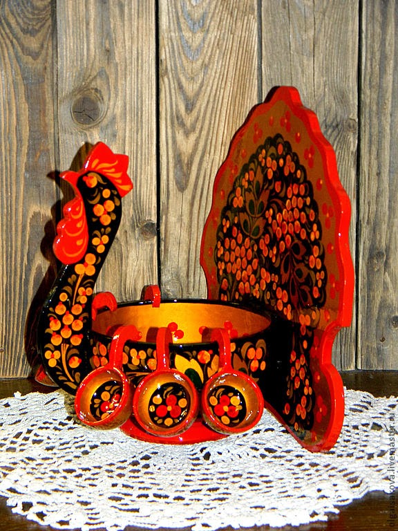 хохломские изделия. мастера хохломы. мастера хохломской росписи. ковш "павлин" хохлома. золотая хохлома.