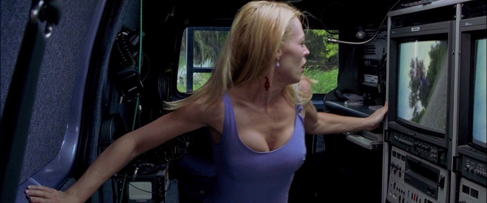 Science fiction siren Jeri Ryan re - posted.