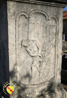 Vitrey - Croix monumentale du cimetière : Flagellation du Christ