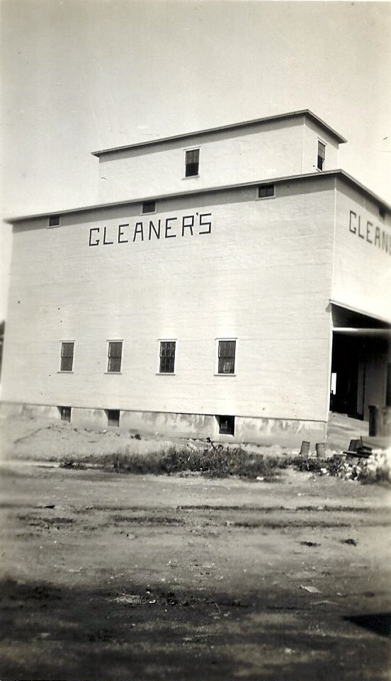 AT THE RIVERBEND Old Photos of Malinta, Ohio