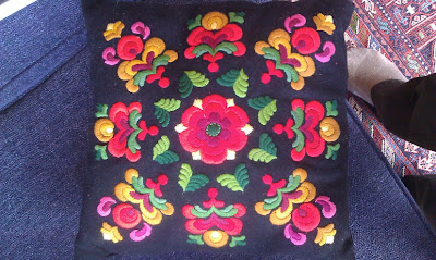 embroidery hallingdal folkcostume which rosemaling she bunad bases gostelow illustrates bodice mary complete international attributes clearly telemark project