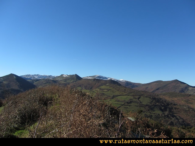 Area Buyera, picos Grandamiana y Plantón: Vistas desde Grandamiana a Maravio y Loral
