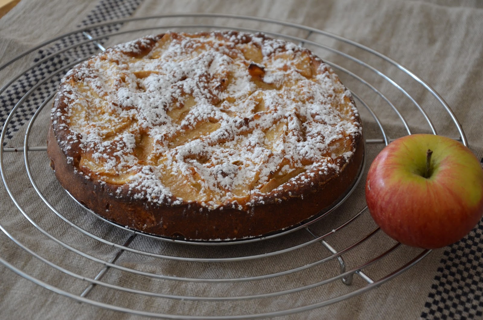 Kleiner Hefekuchen mit Äpfeln - Rezeptra - Food and More